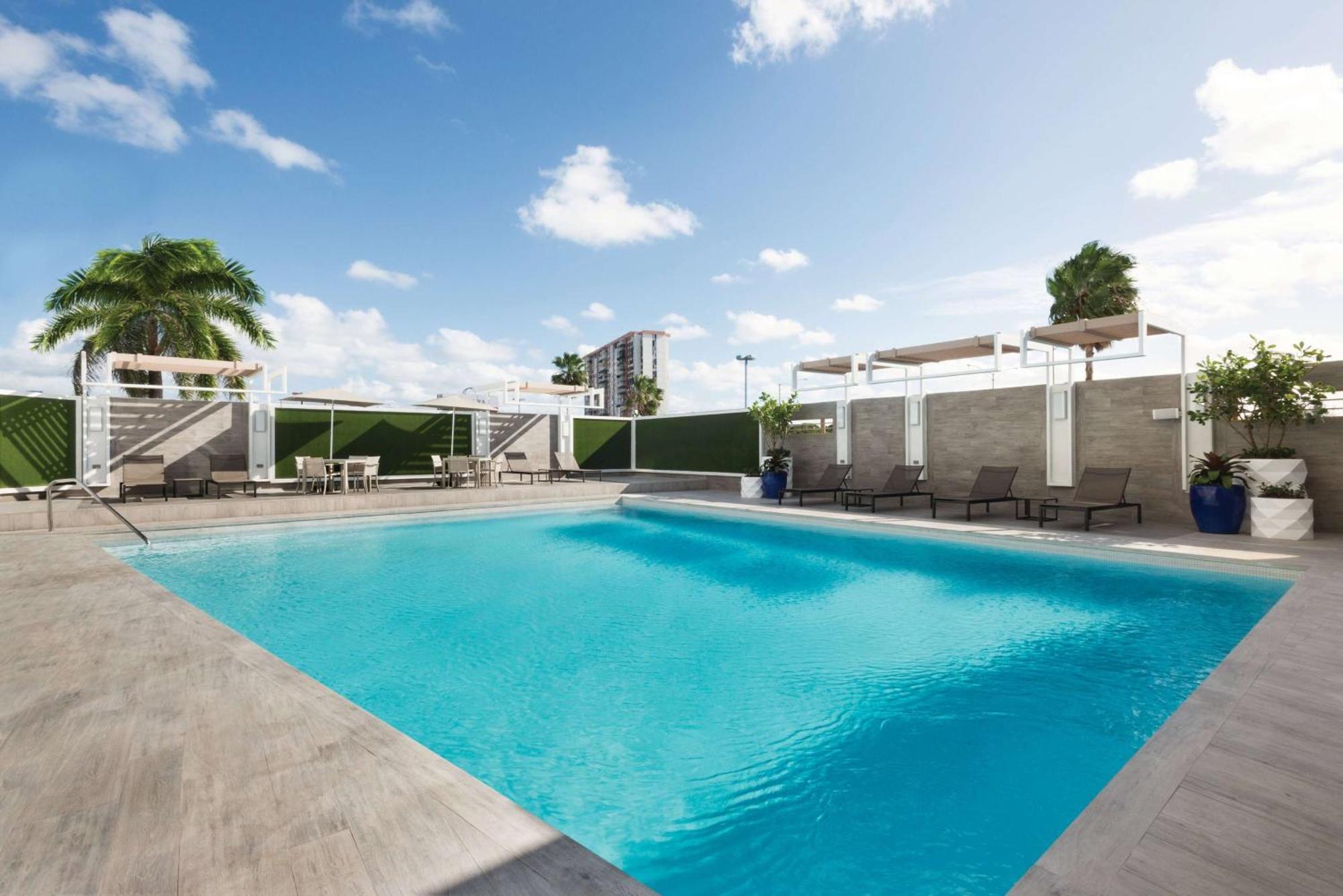 Tryp By Wyndham Isla Verde San Juan Exterior photo