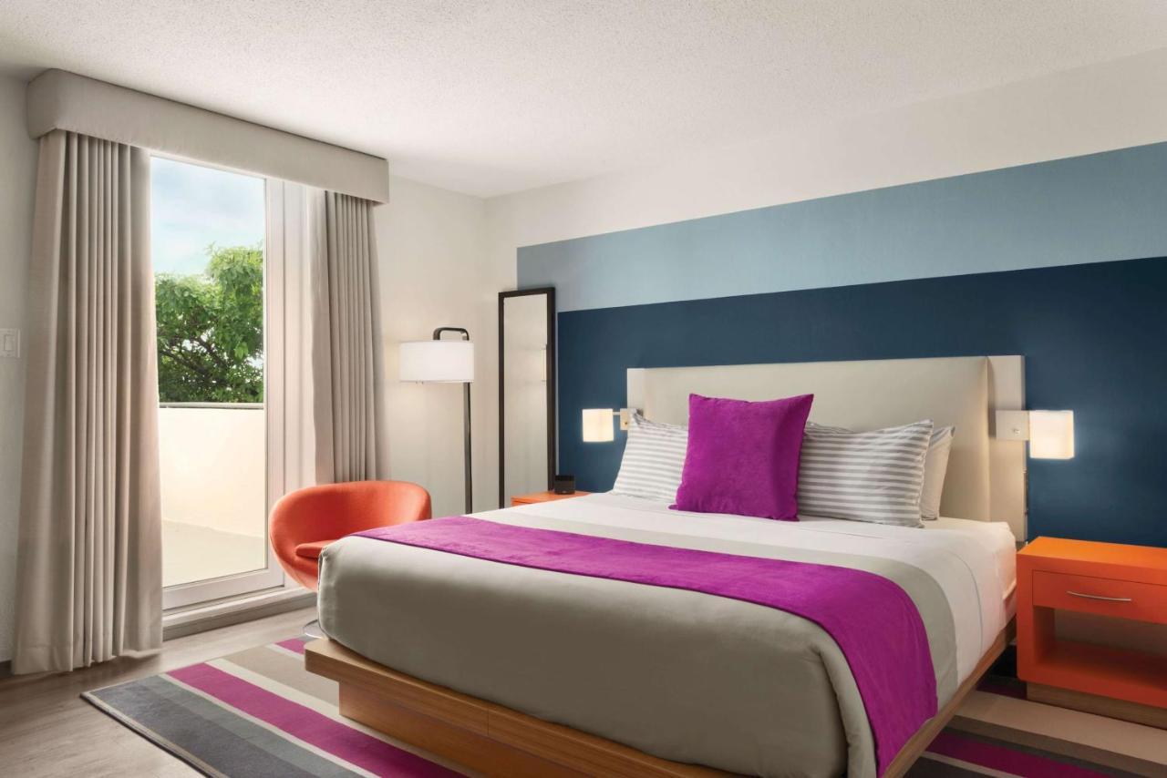 Tryp By Wyndham Isla Verde San Juan Exterior photo